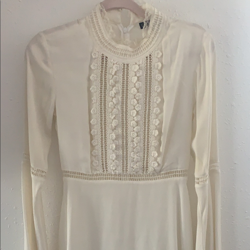 Beautiful super cute bell sleeve dress!